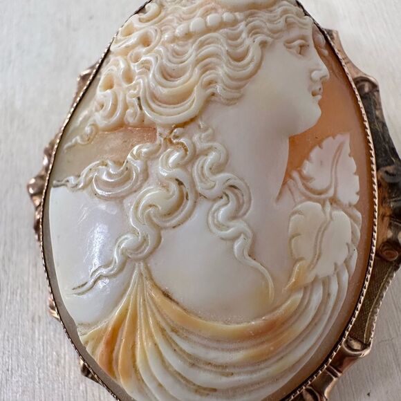 Antique Highly Detailed Shell Carved Cameo Brooch - Picture 3 of 12